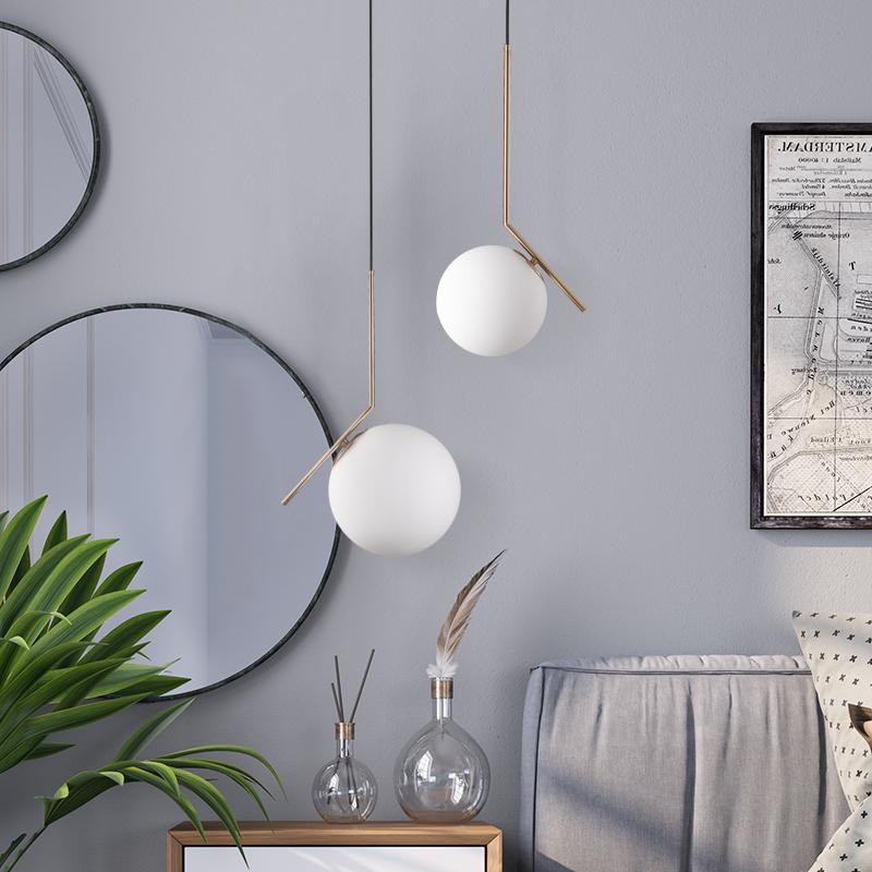 Lámpara colgante de aluminio dorado y vidrio Equilibre