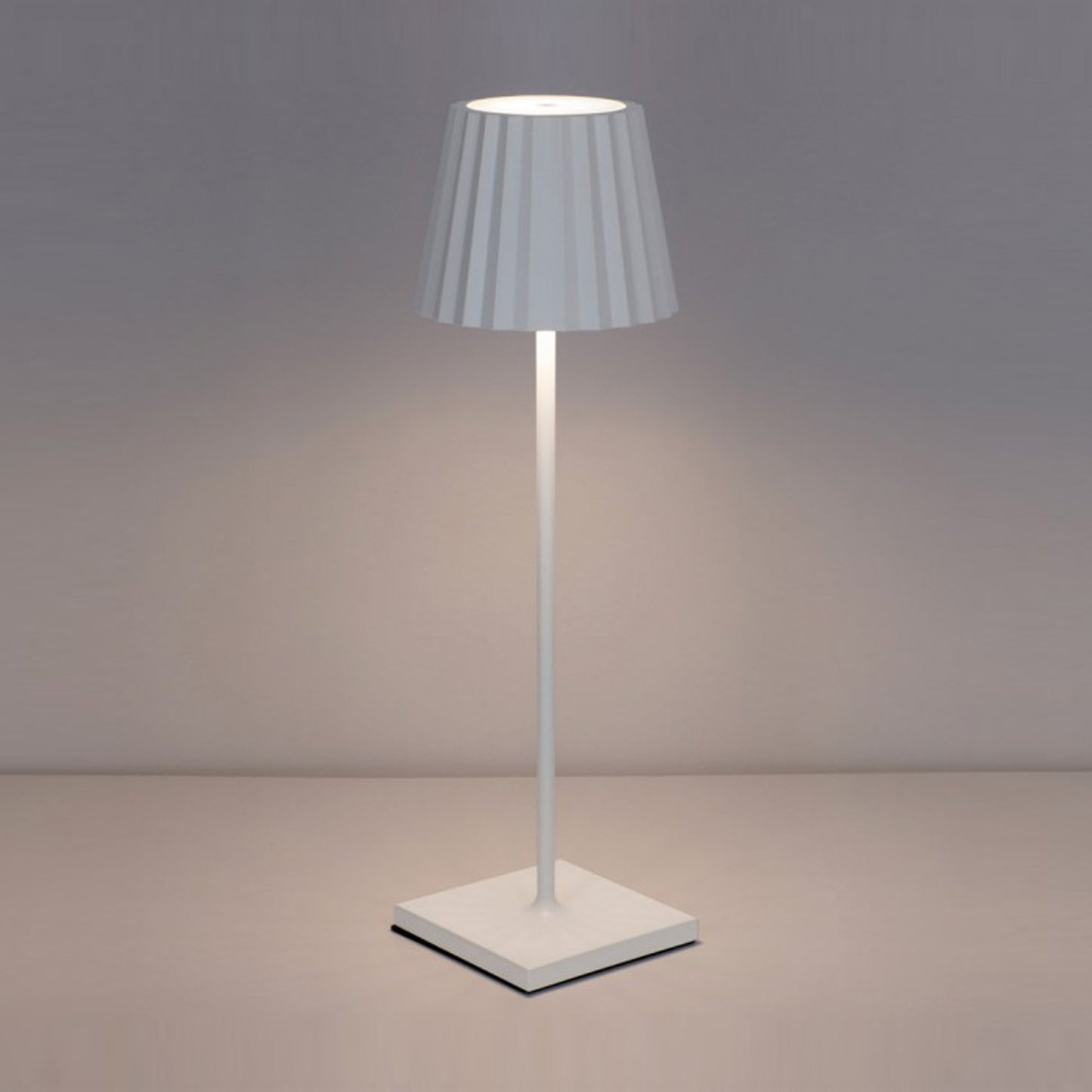 Lámpara de mesa en aluminio blanco Shift Plisse