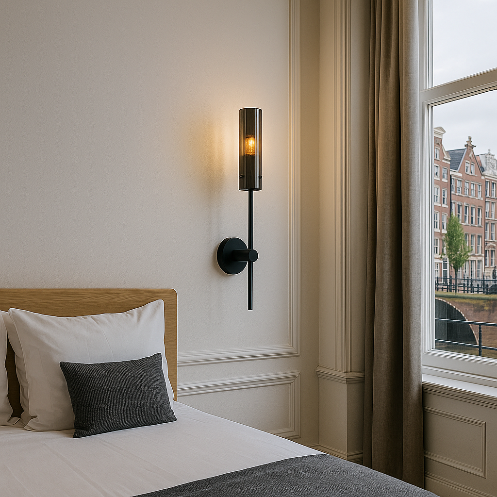 Apliqué de aluminio negro y vidrio smoke Merlo