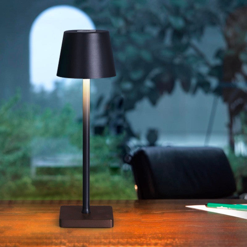 Lámpara de mesa en aluminio negro Shift